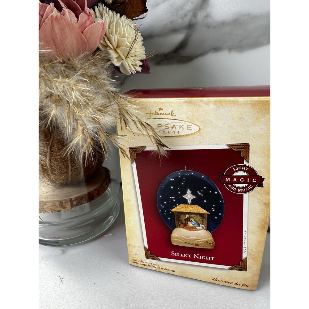 2004 Hallmark Keepsake Silent Night Light & Music Magic Christmas Ornament-NIB